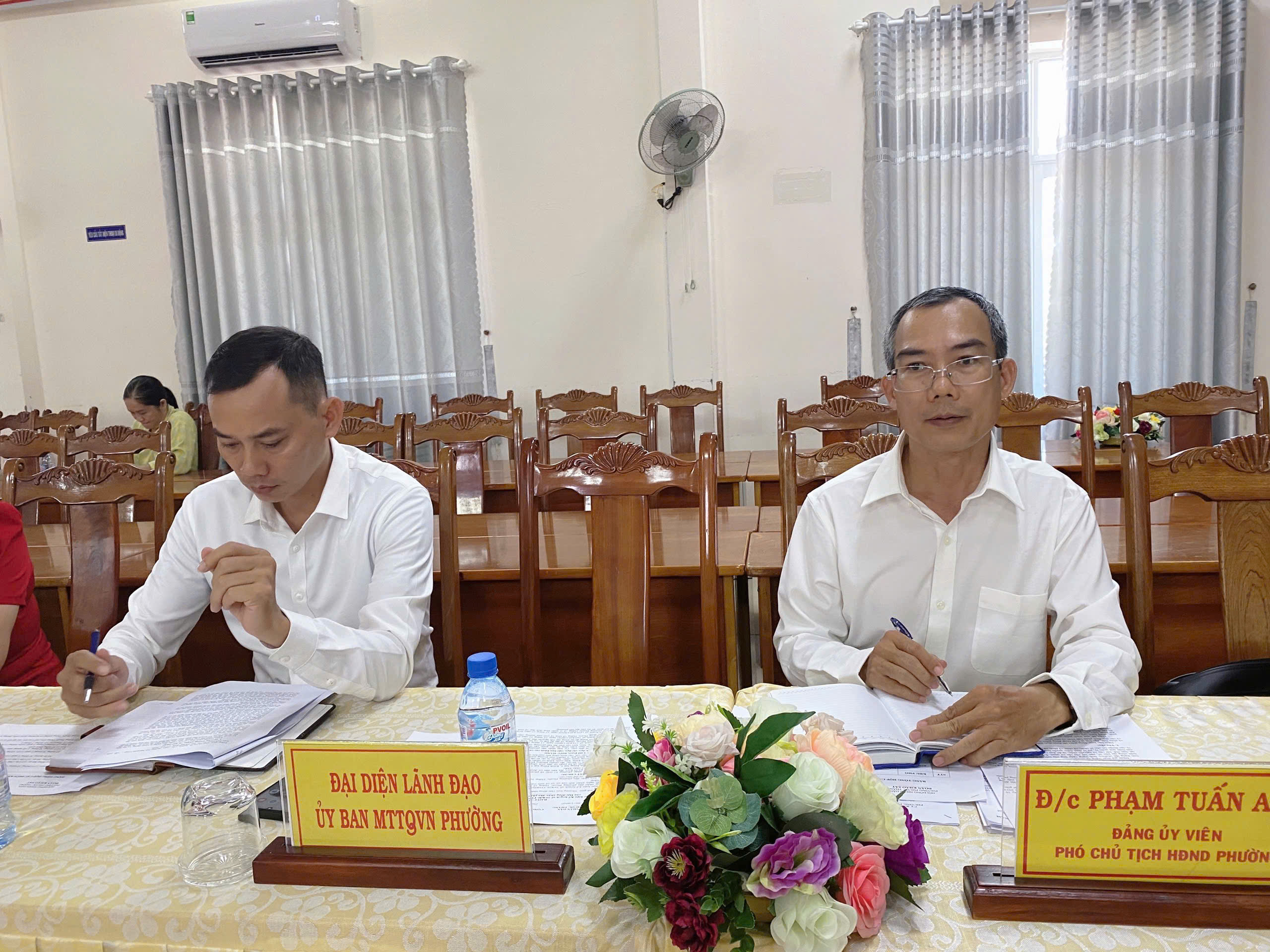 ĐOÀN KHẢO SÁT THƯỜNG TRỰC CỦA HĐND PHƯỜNG PHƯỚC THẮNG LÀM VIỆC VỚI UBND PHƯỜNG THẮNG VỀ VẤN ĐỀ VỆ SINH MÔI TRƯỜNG TRÊN ĐỊA BÀN