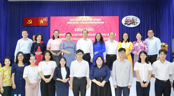 Trang bị kiến thức về Đảng cho gần 260 đảng viên mới và quần chúng ưu tú