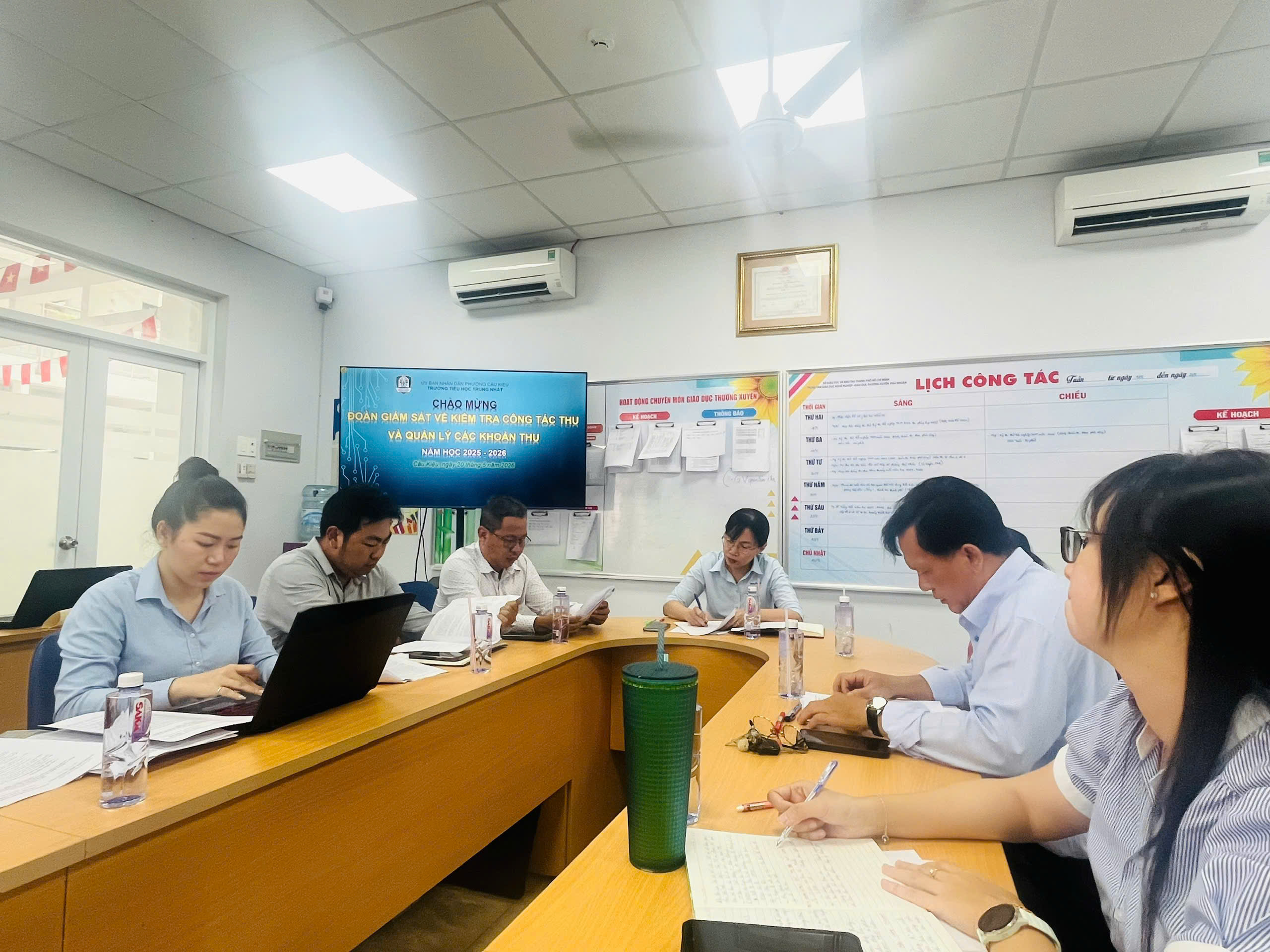 📌 BAN KINH TẾ - NGÂN SÁCH HĐND PHƯỜNG CẦU KIỆU GIÁM SÁT VIỆC THU VÀ QUẢN LÝ CÁC KHOẢN THU TRONG TRƯỜNG TIỂU HỌC CÔNG LẬP NĂM HỌC 2025 – 2026