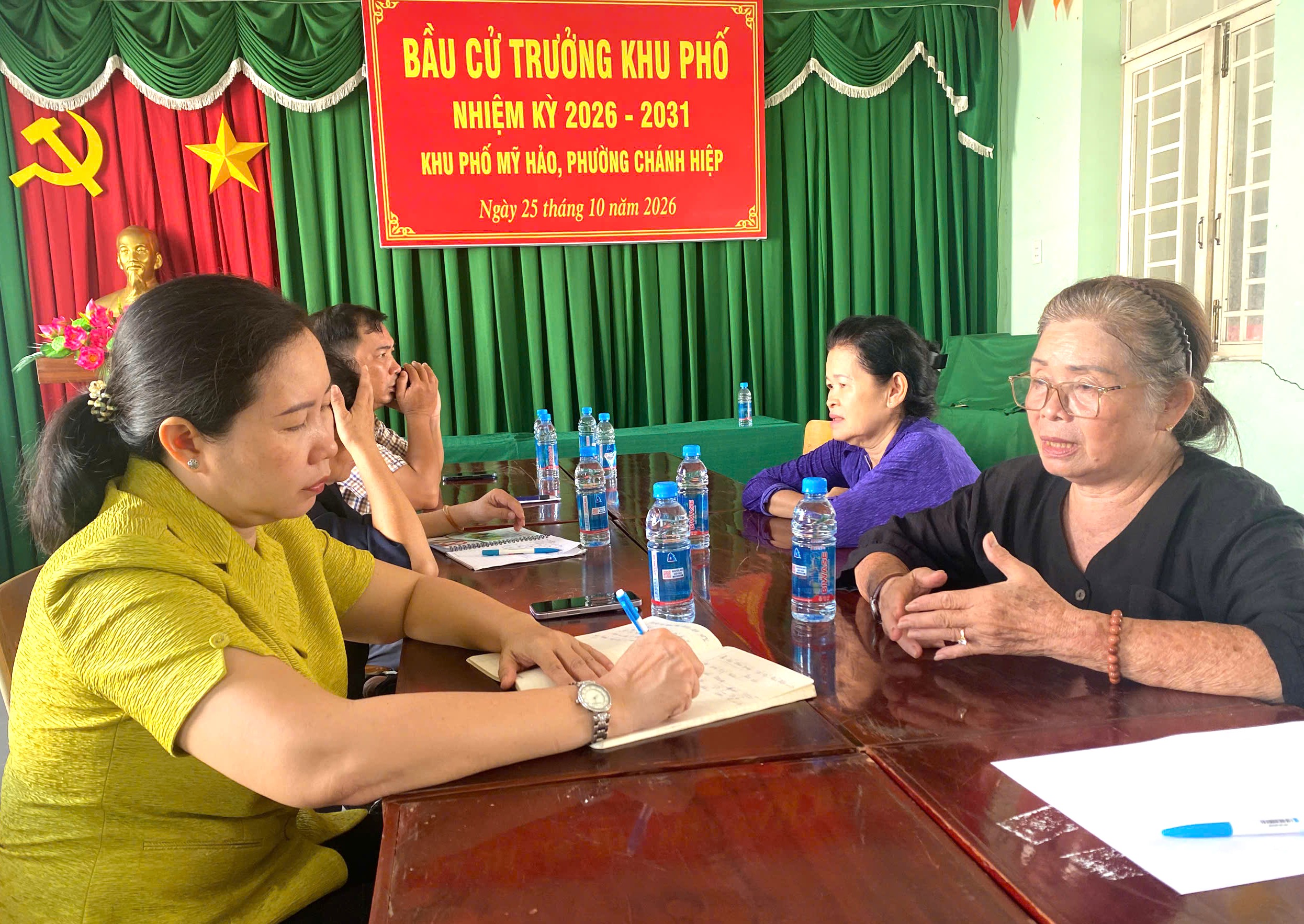 ĐẠI BIỂU HĐND PHƯỜNG CHÁNH HIỆP TỔ CHỨC TIẾP CÔNG DÂN LƯU ĐỘNG TẠI KHU PHỐ