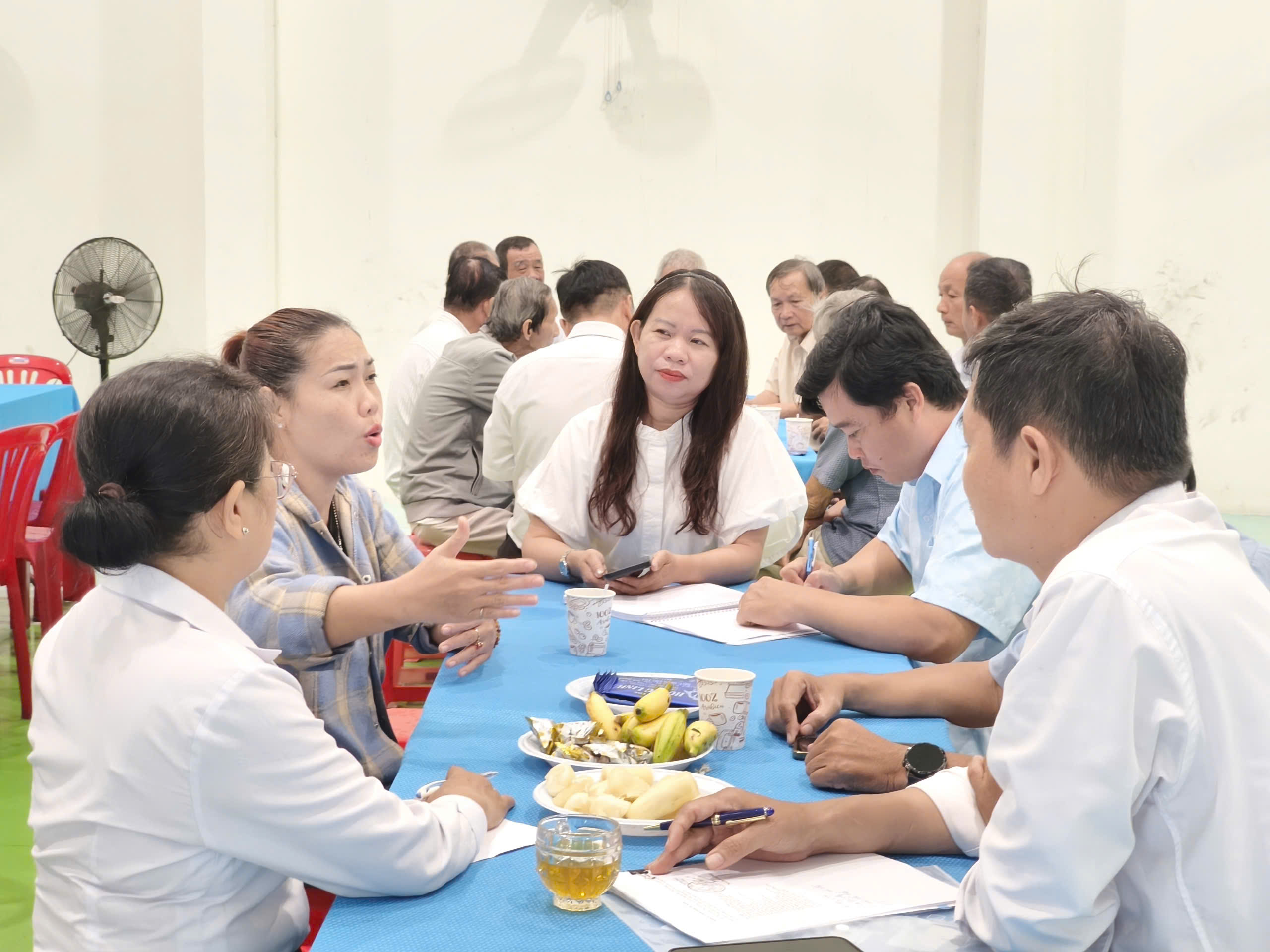Đại biểu HĐND phường Chánh Hiệp tiếp xúc cử tri lưu động kết hợp cà phê sáng tại địa bàn dân cư