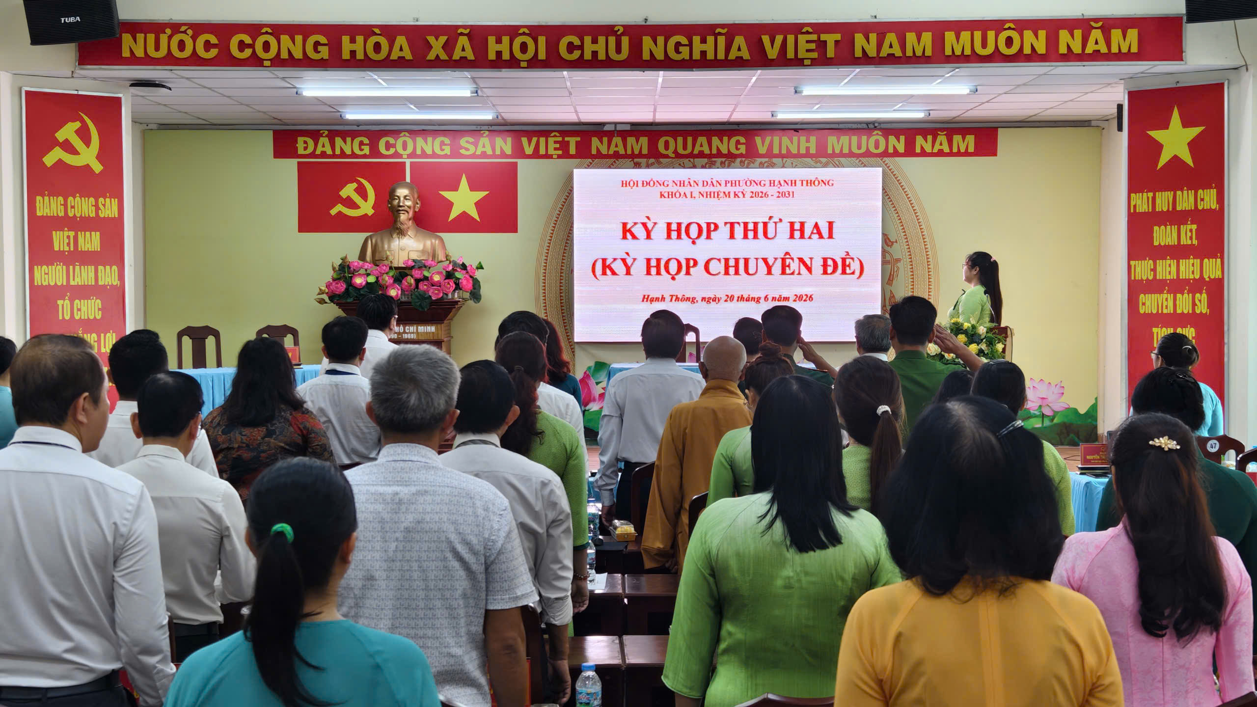 KỲ HỌP THỨ HAI (KỲ HỌP CHUYÊN ĐỀ) CỦA HỘI ĐỒNG NHÂN DÂN PHƯỜNG THÔNG QUA NGHỊ QUYẾT THÀNH LẬP, SẮP XẾP VÀ TỔ CHỨC LẠI CÁC KHU PHỐ