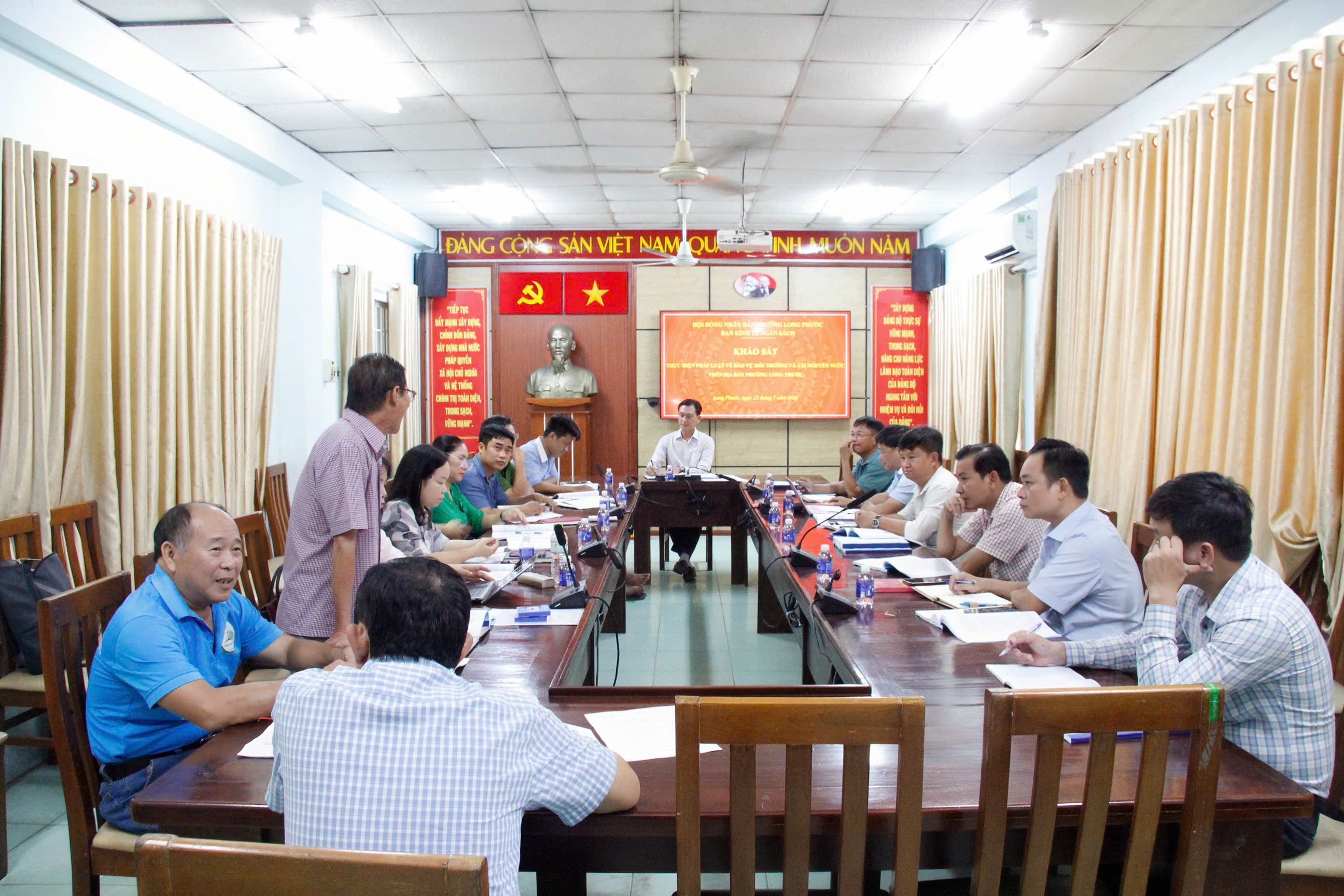 BAN KINH TẾ - NGÂN SÁCH HĐND PHƯỜNG LONG PHƯỚC KHẢO SÁT VIỆC THỰC HIỆN PHÁP LUẬT VỀ BẢO VỆ MÔI TRƯỜNG VÀ TÀI NGUYÊN NƯỚC