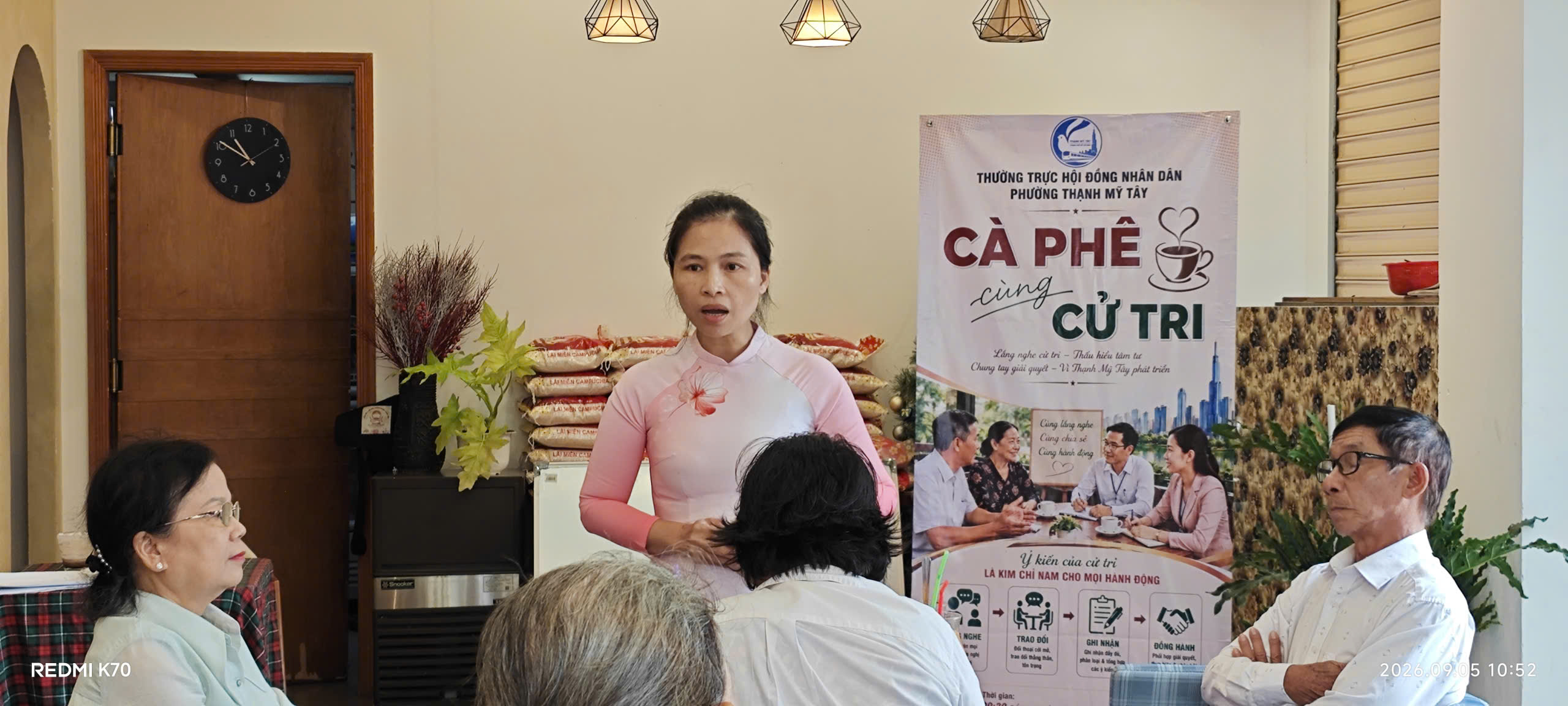 MÔ HÌNH “CÀ PHÊ CÙNG CỬ TRI” TẠI PHƯỜNG THẠNH MỸ TÂY: BỚT HÀNH CHÍNH, TĂNG GẦN DÂN