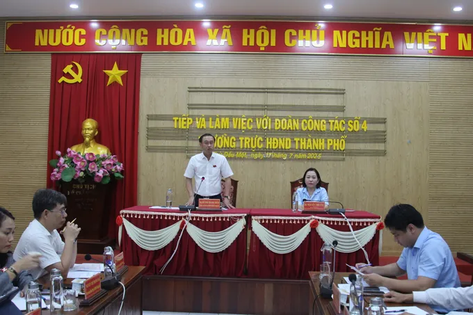 Phó Chủ tịch HĐND TPHCM Huỳnh Thanh Nhân khảo sát tình hình hoạt động tại phường Thủ Dầu Một