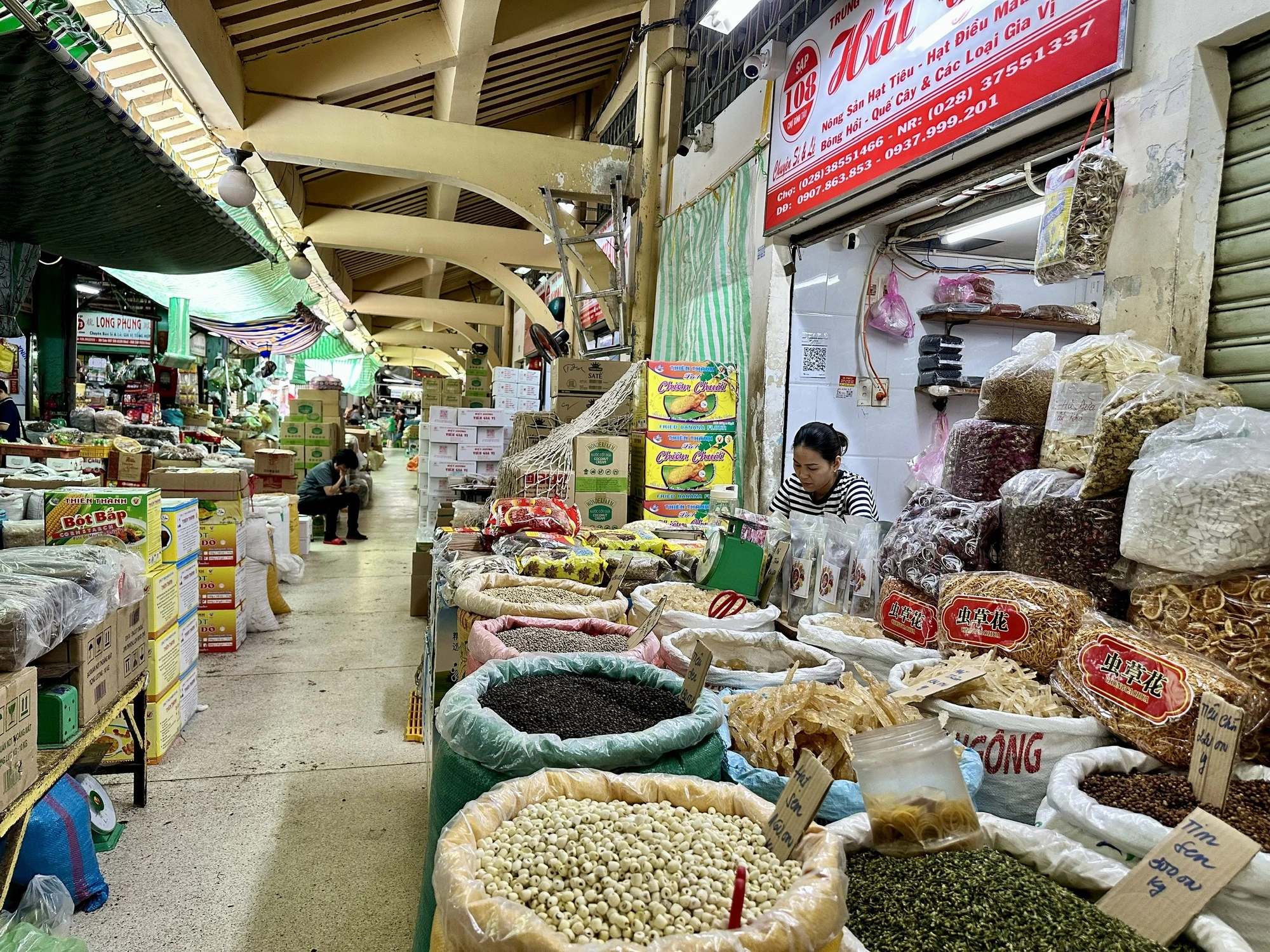 Giá xăng dầu 'neo' lạm phát