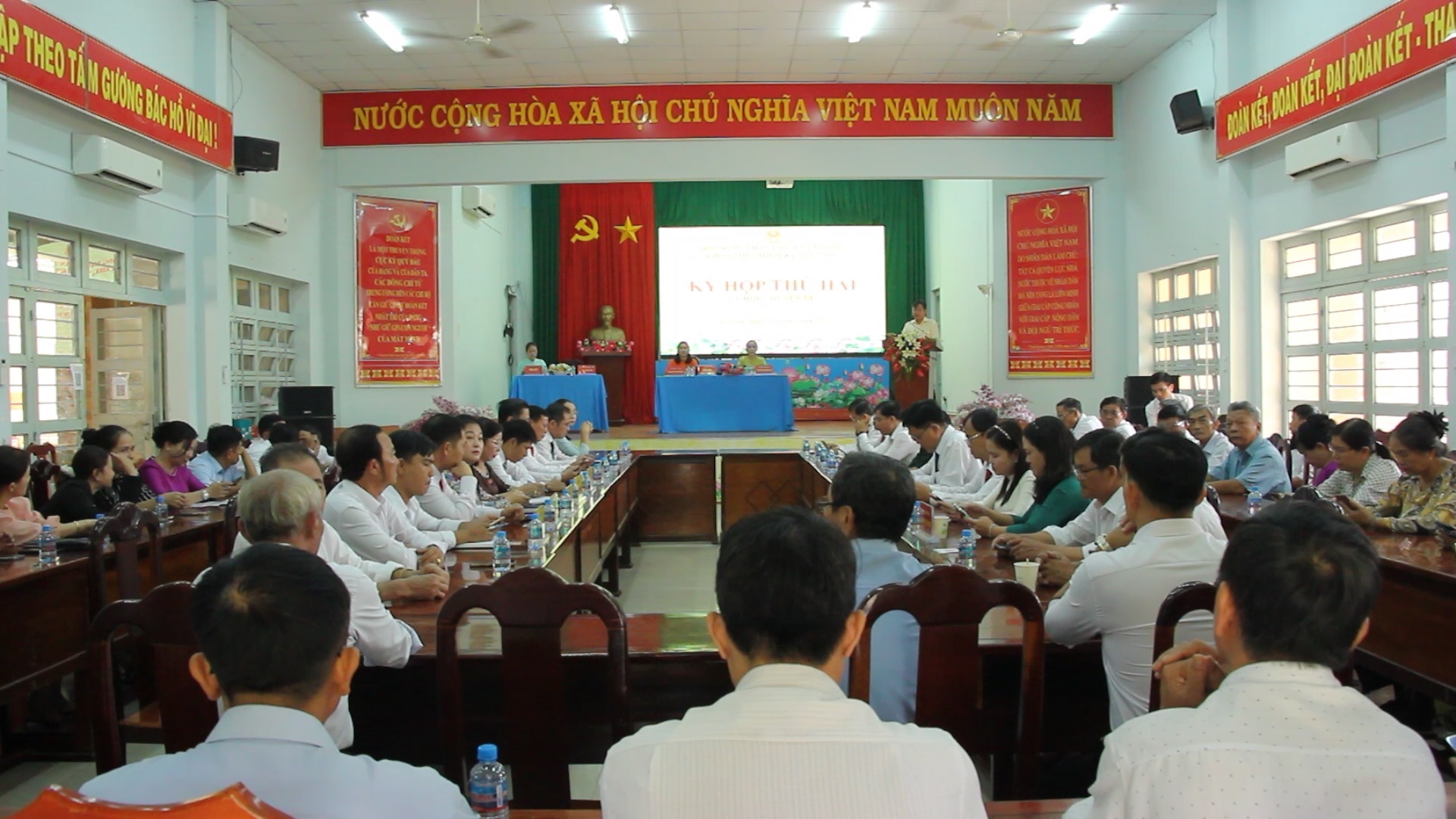 Kỳ họp chuyên đề HĐND xã An Long - Thông qua nhiều nghị quyết quan trọng
