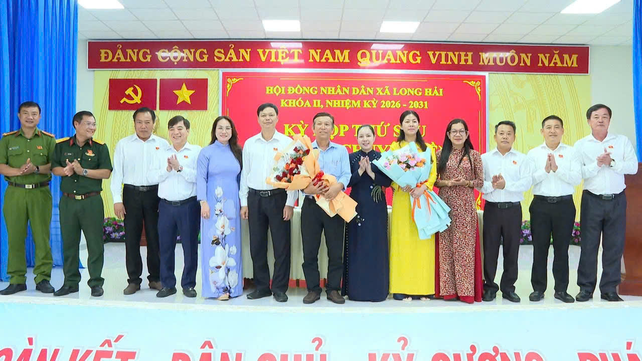 KỲ HỌP THỨ SÁU HĐND XÃ LONG HẢI: THÔNG QUA DANH MỤC 10 CÔNG TRÌNH ĐẦU TƯ CÔNG VÀ TỔ CHỨC LẠI CÁC PHÒNG CHUYÊN MÔN